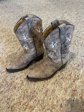 Youth Girls Corral Distressed Taupe Cowboy Boots with Floral Embroidery